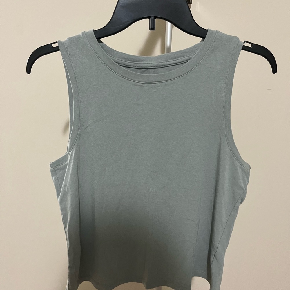 Old Navy Women's Tank Top in Light Gray